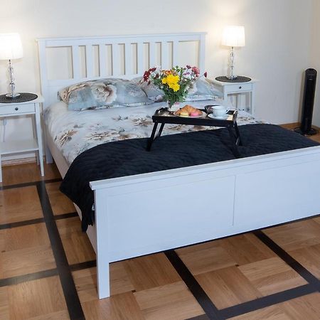 Apartament Moments Stare Miasto Style And Comfort Netflix Krakow Bagian luar foto