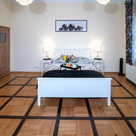 Apartament Moments Stare Miasto Style And Comfort Netflix Krakow Bagian luar foto