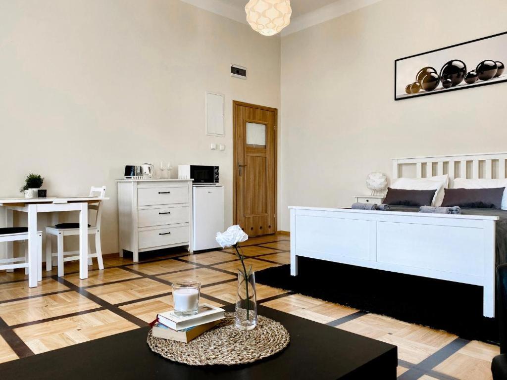 Apartament Moments Stare Miasto Style And Comfort Netflix Krakow Bagian luar foto