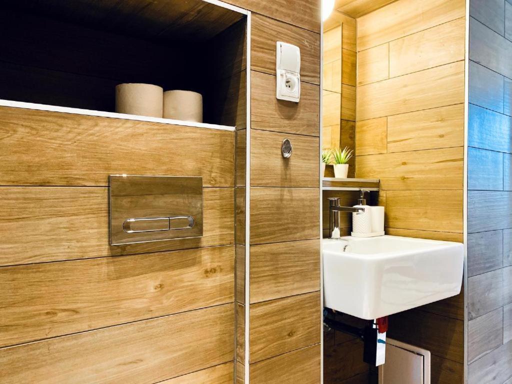 Apartament Moments Stare Miasto Style And Comfort Netflix Krakow Bagian luar foto