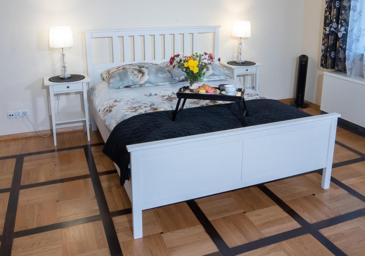 Apartament Moments Stare Miasto Style And Comfort Netflix Krakow Bagian luar foto