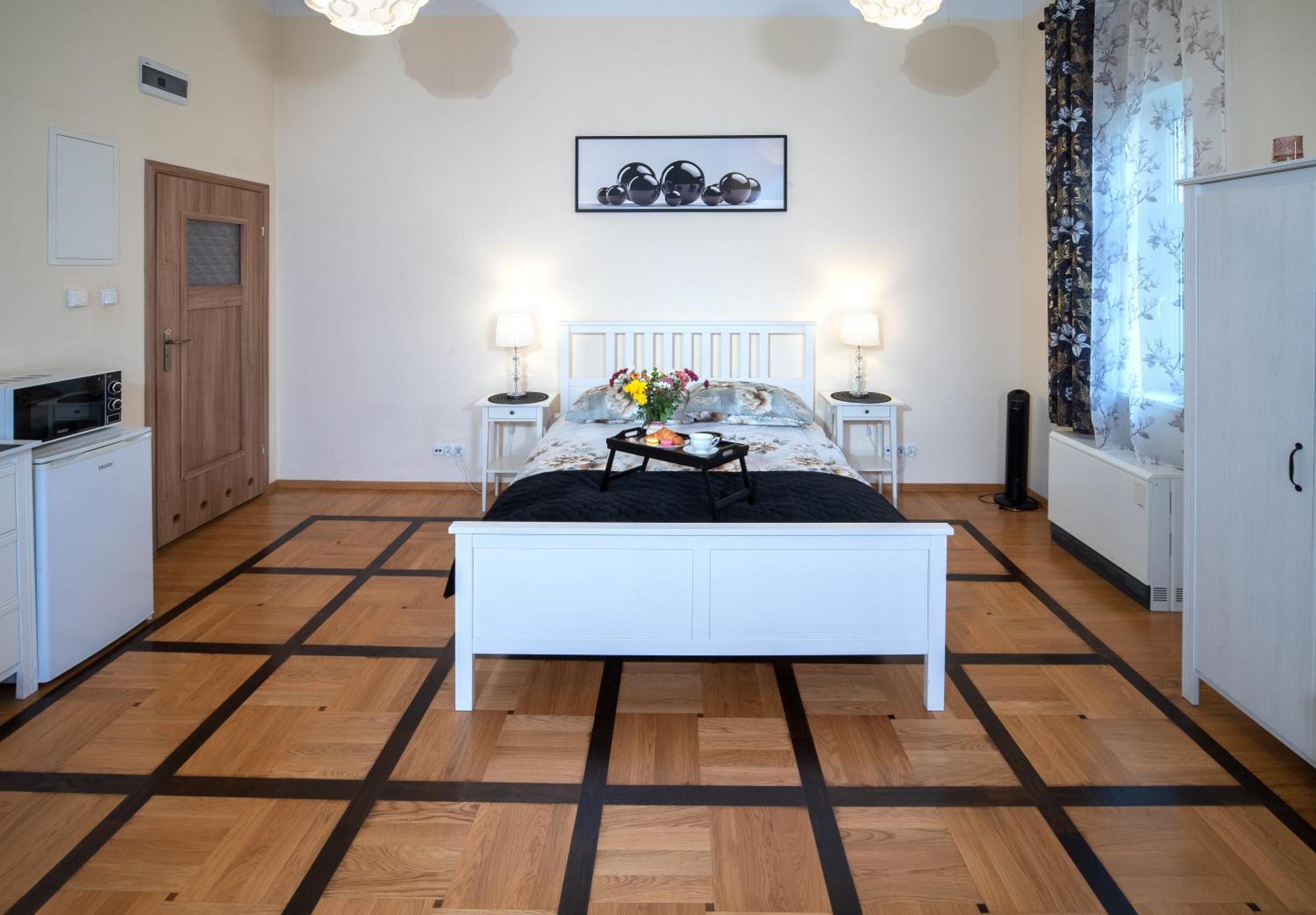 Apartament Moments Stare Miasto Style And Comfort Netflix Krakow Bagian luar foto