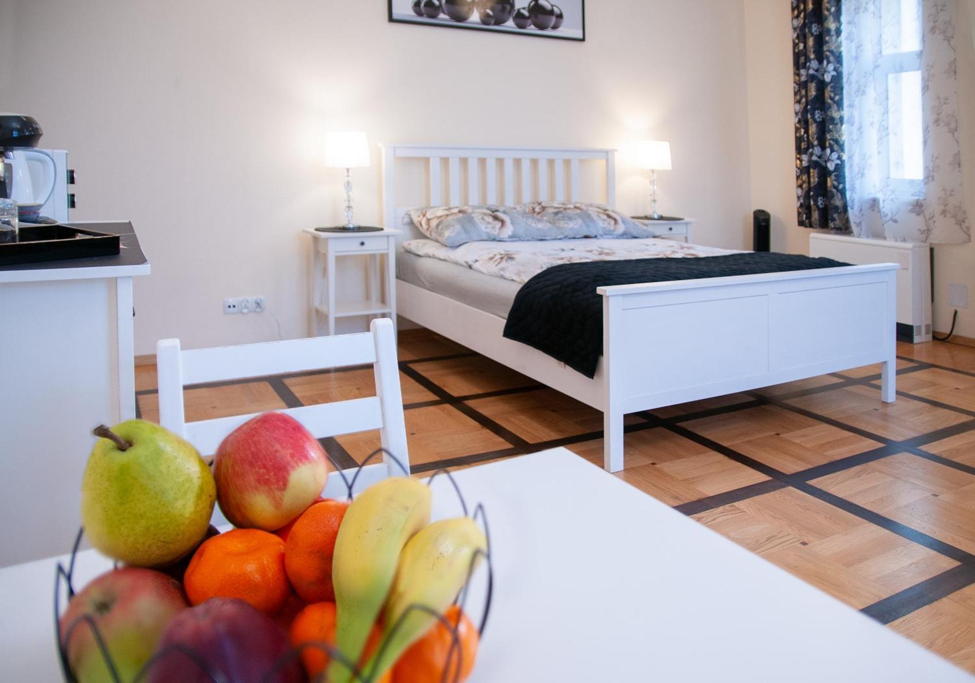 Apartament Moments Stare Miasto Style And Comfort Netflix Krakow Bagian luar foto